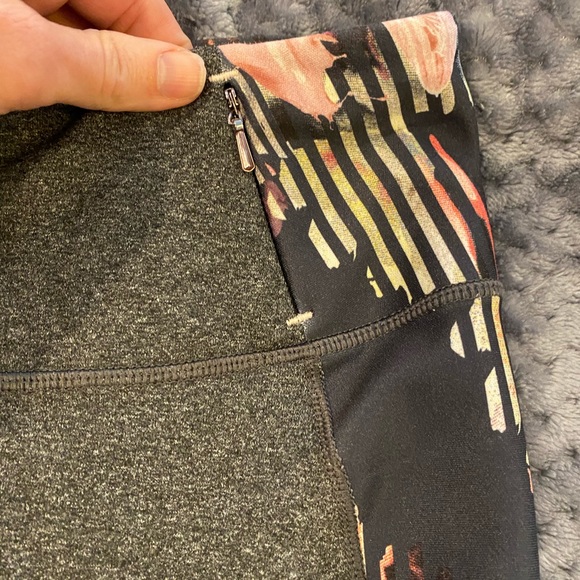 Like New adorable grey and floral Calia leggings szM - Picture 5 of 11